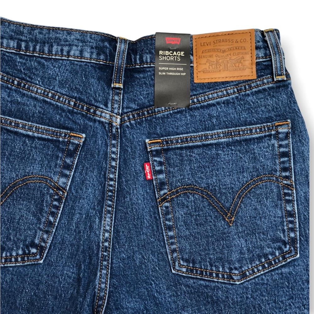 Levi's Denim Ribcage Jean Shorts- 28 - Picture 3 of 4
